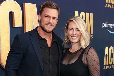 Reacher Star Alan Ritchson Bio, Age, Wife, Height,。